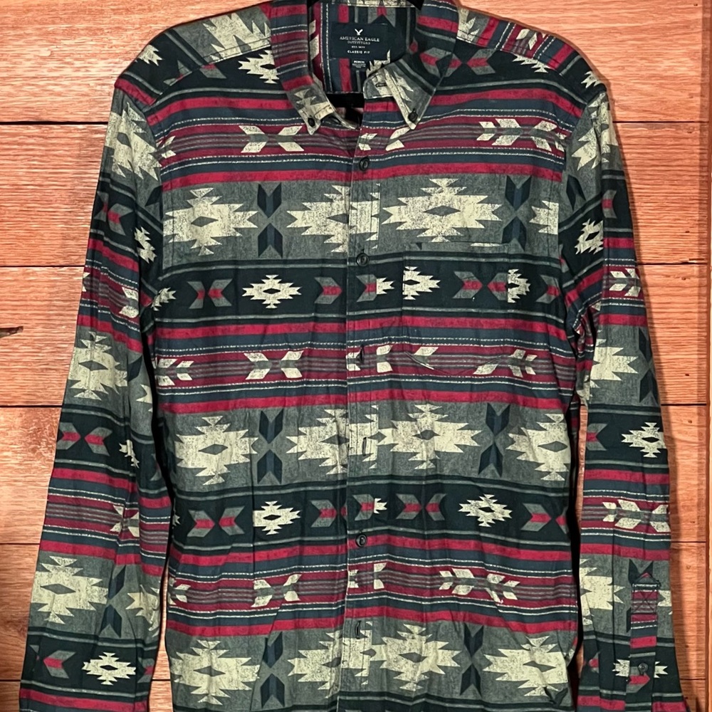 MOUNTAIN BUTTON UP MEDIUM